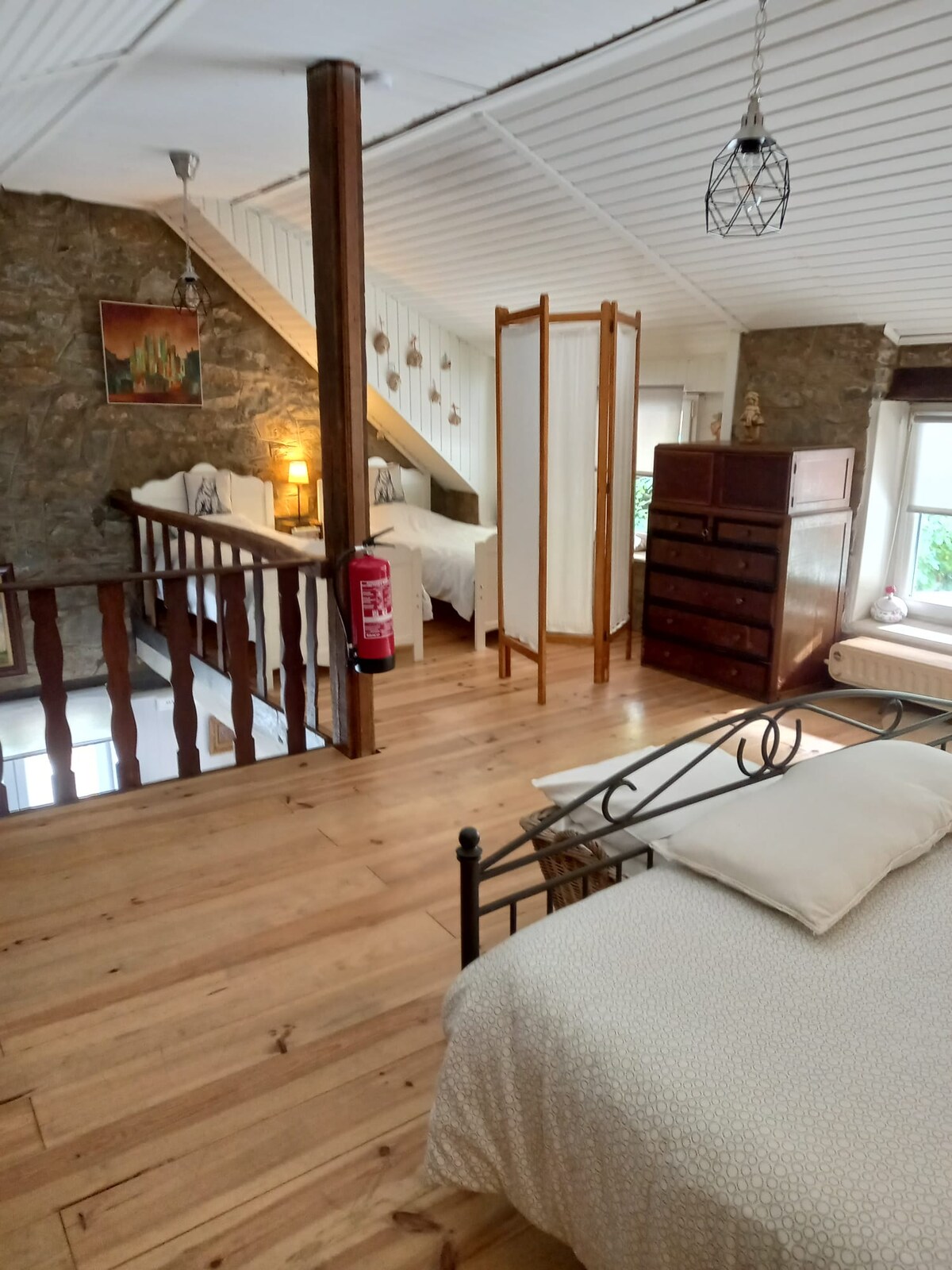 קומת ביניים עם מרחב שינה ל -4 אנשים