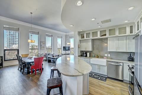 Successful Airbnb property: The Historic Ivey’s (Est. 1924) Uptown Condo in Fourth Ward