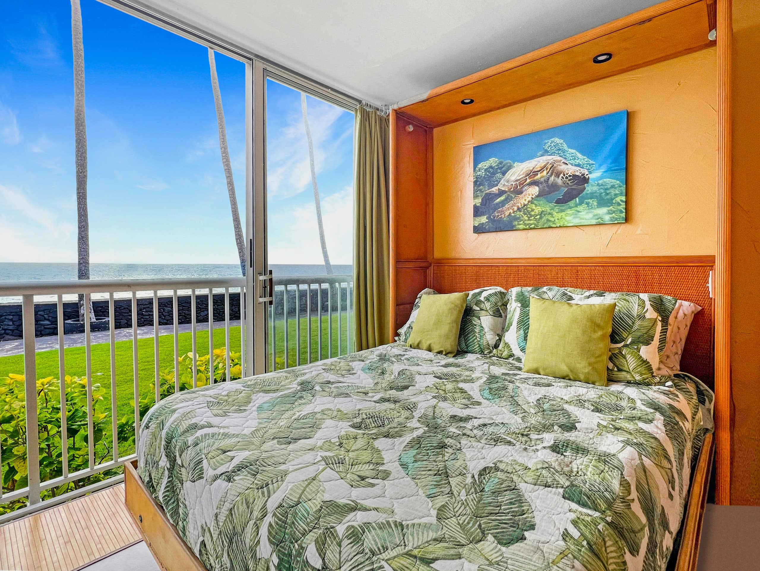 Condo in Kailua-Kona · ★4.77 · Studio · 4 beds · 1 bath - Image 8