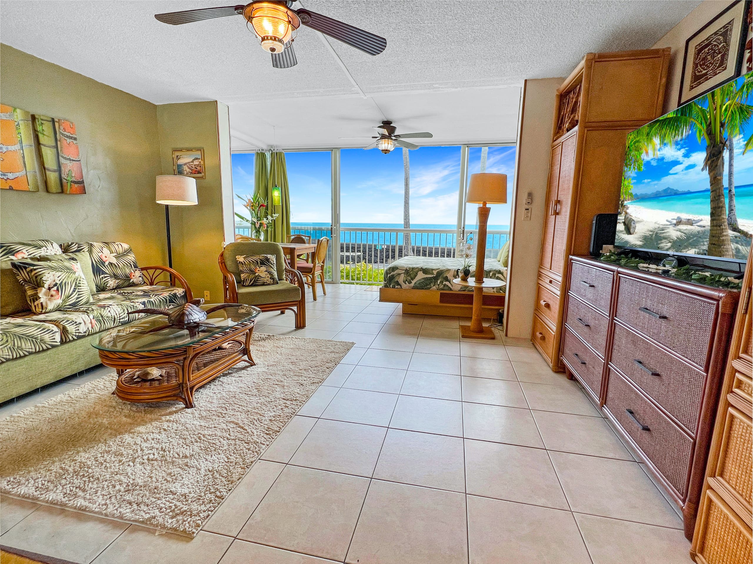 Condo in Kailua-Kona · ★4.77 · Studio · 4 beds · 1 bath - Image 1