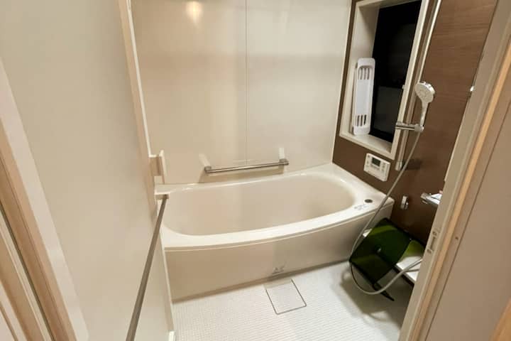 専用お風呂
深めのバスタブでしっかり足も延ばせます
