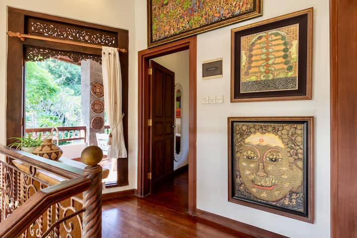UPSTAIRS HALLWAY, WITH DOORWAYS TO THE BALCONY ON THE LEFT, AND BEDROOM 3 ON THE RIGHT