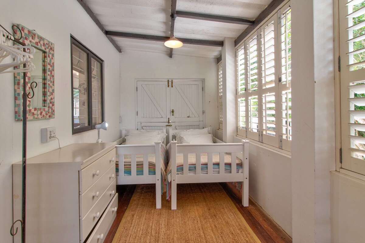 2 מיטות יחיד סגורות ב - Stoep