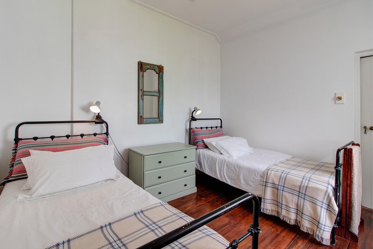 חדר שינה 3 עם 2 מיטות יחיד