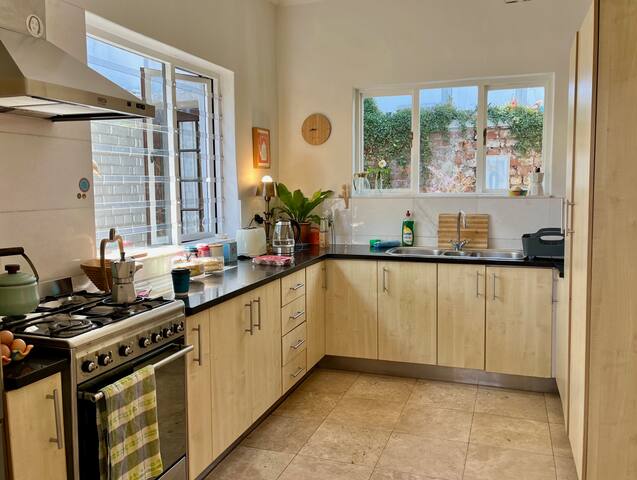 A charming Victorian at the foot of Table Mountain gallery image 5