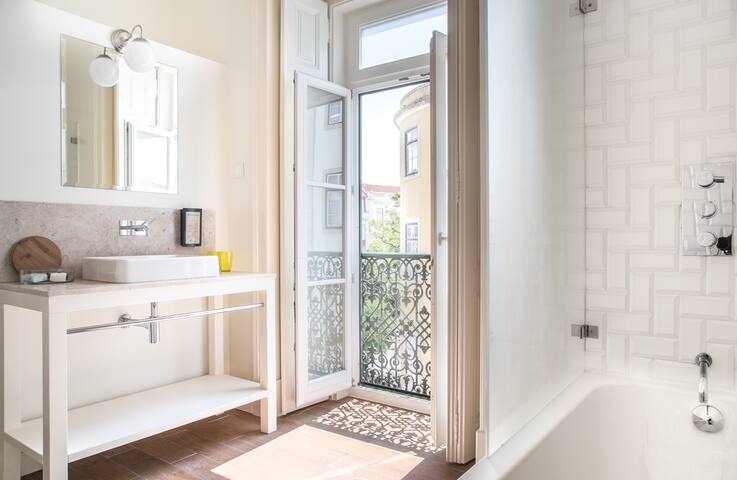 Deluxe 2 Bedrooms Apartment Chafariz- 6 pax-108sqm gallery image 5