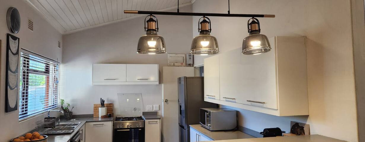 Aloma Holiday Home for 10 in Prime Location gallery image 5