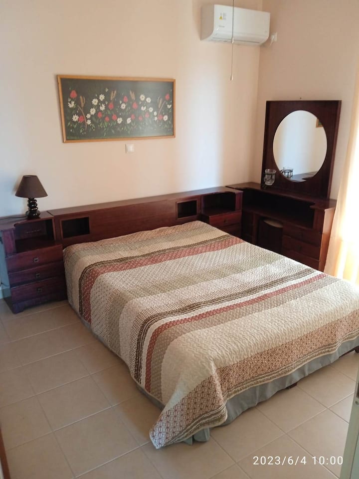 Dhoma 3 
Krevat dopio + A/C 