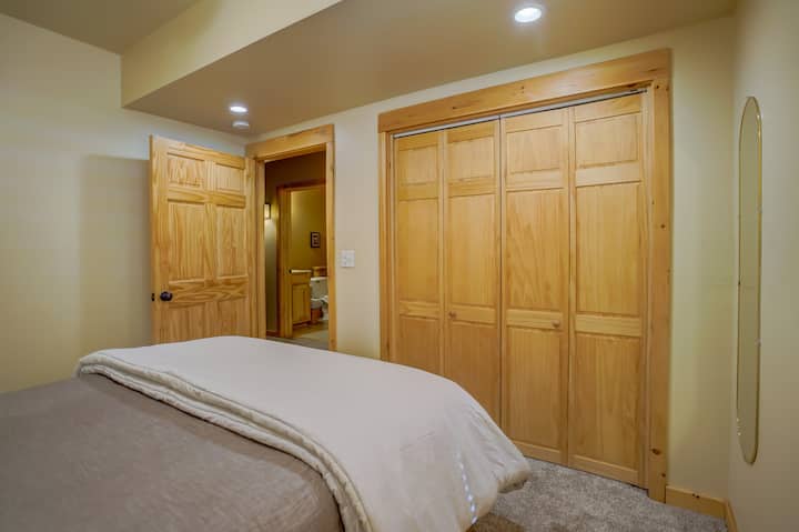Second basement bedroom
