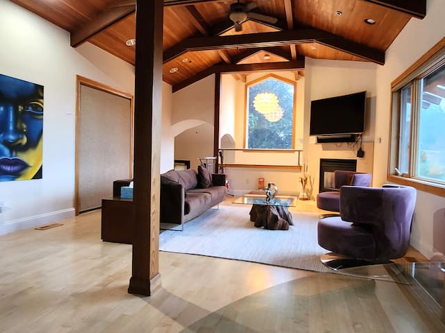 CHIC & EXCLUSIVE HOME IN PRIVATE TRANQUIL SETTING gallery image 2