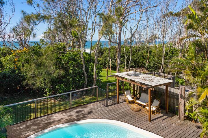 Yinneburra: Absolute beachfront at Yaroomba gallery image 3