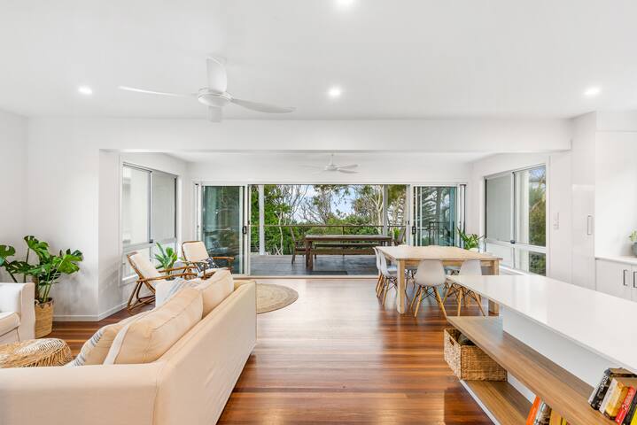 Yinneburra: Absolute beachfront at Yaroomba gallery image 5