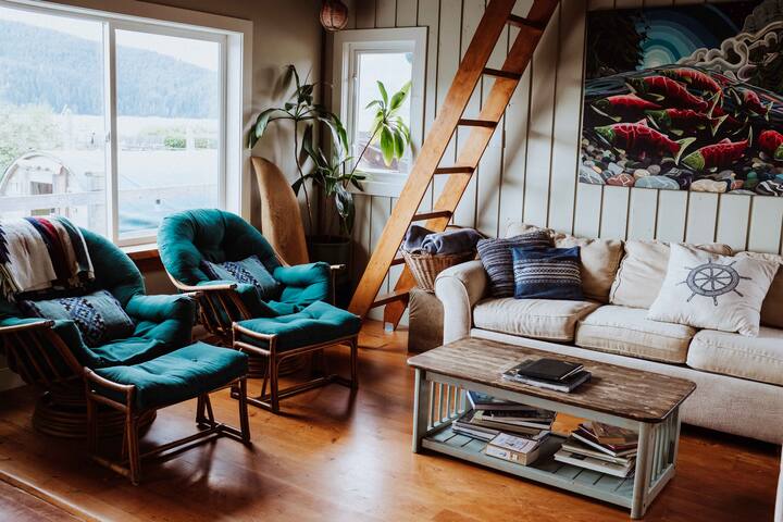 Port Renfrew Beach House gallery image 2