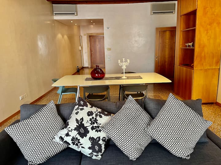 Duomo View, 150sqm 2br/2ba Downtown Vicenza - Vicenza