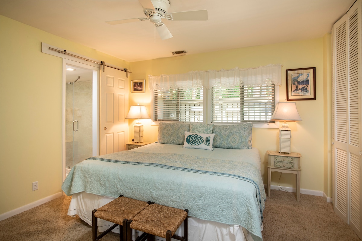 Krásny nový apartmán s hlavnou spálňou s dverami do stodoly