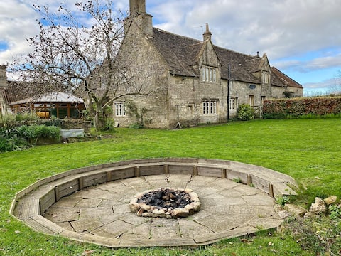 Hill House Farm - a cosy farmhouse (sleeps 15)