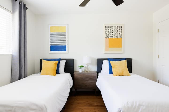 Bedroom #2 is equipped with 2 single beds. 