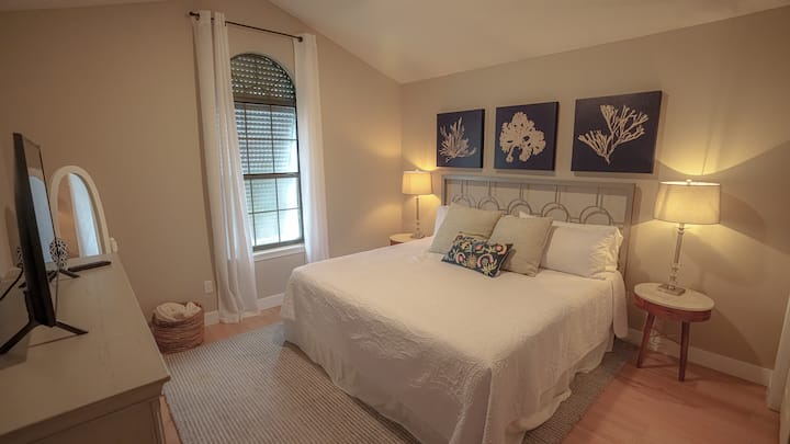 Gostinjska soba 1 ima bračni krevet (1,8x2)