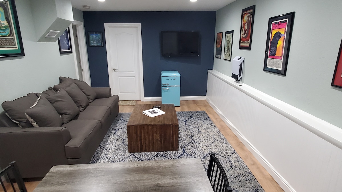 Successful Airbnb property: Near downtown, Walk to Sloans Lake/Jefferson Park in Sloan Lake