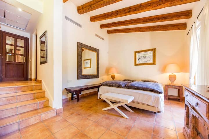 Dormitorio principal con baño privado