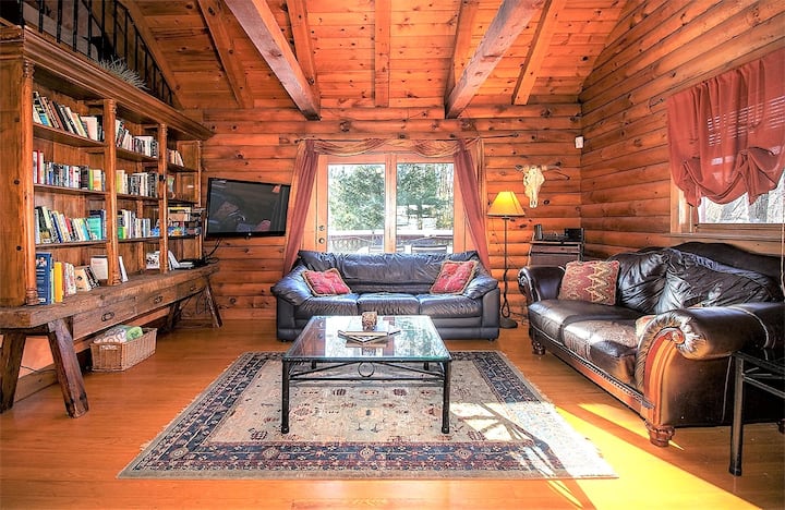Ellicottville 6 Bed Ski Chalet, furnished house in Little Valley, NY