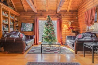 Ellicottville 6 Bed Ski Chalet, photo 2 of 47