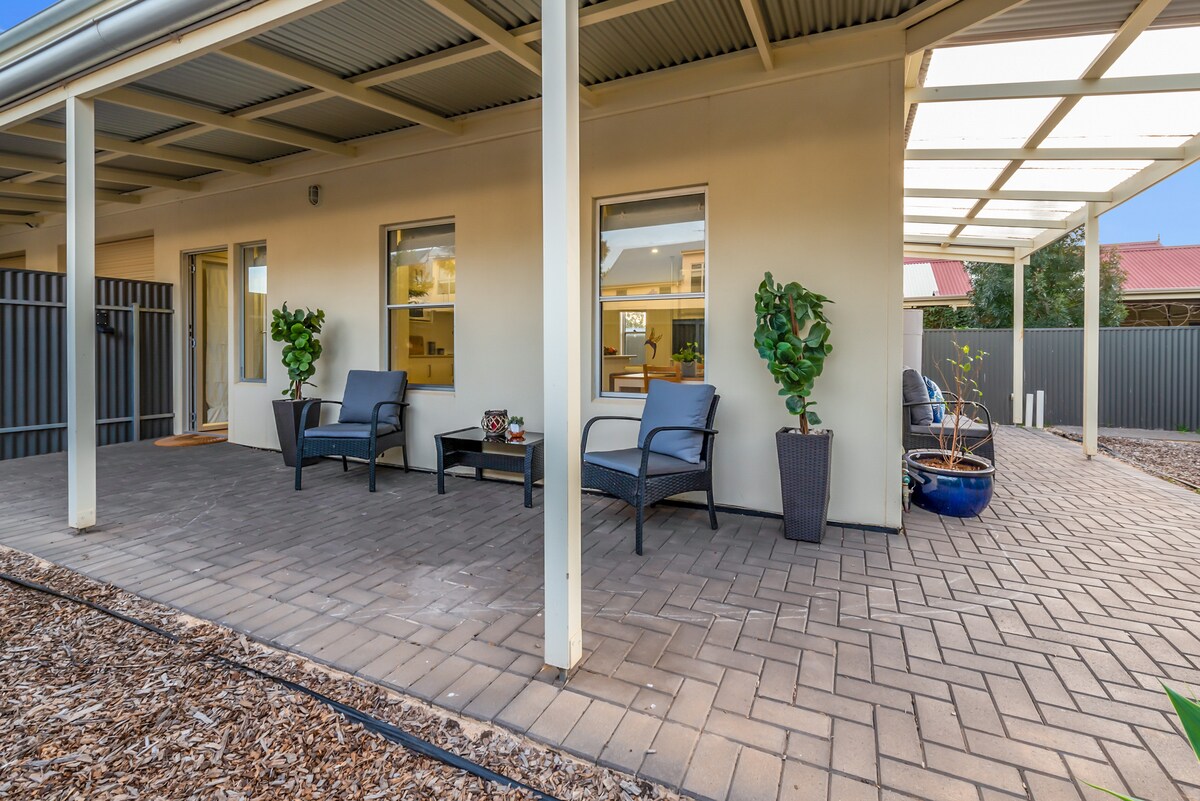 Spacious Private Retreat with Large Backyard