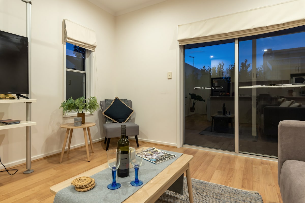 Spacious Private Retreat with Large Backyard