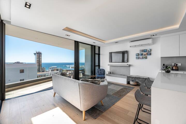 The Solis Penthouse – Private roof deck with pool gallery image 4