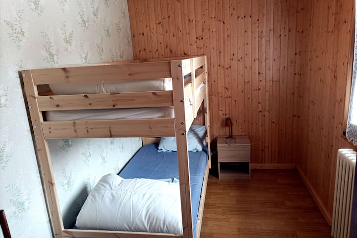 Bunk bedroom on the floor of the ground floor