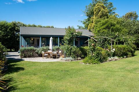 Lawn Cottages - Magnolia Cottage