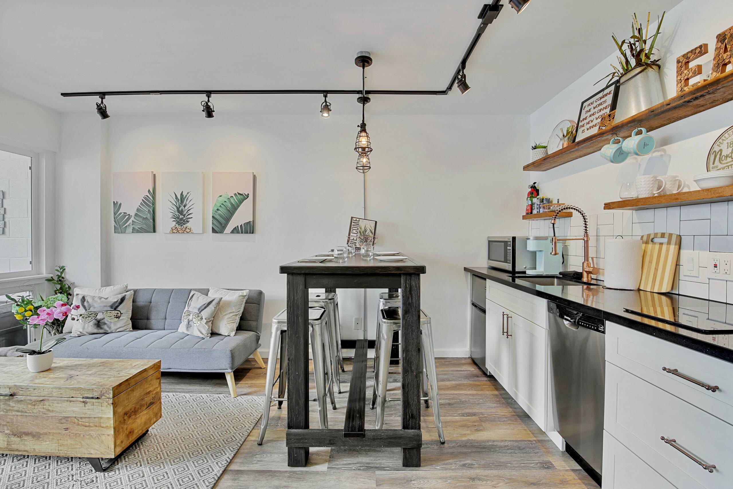 Condo in Honolulu · ★4.89 · 1 bedroom · 1 bed · 1 bath - Image 13