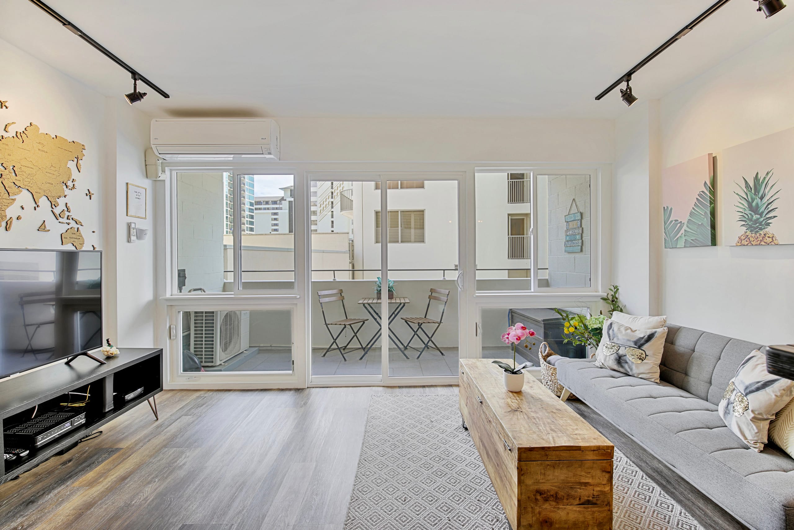 Condo in Honolulu · ★4.89 · 1 bedroom · 1 bed · 1 bath - Image 4