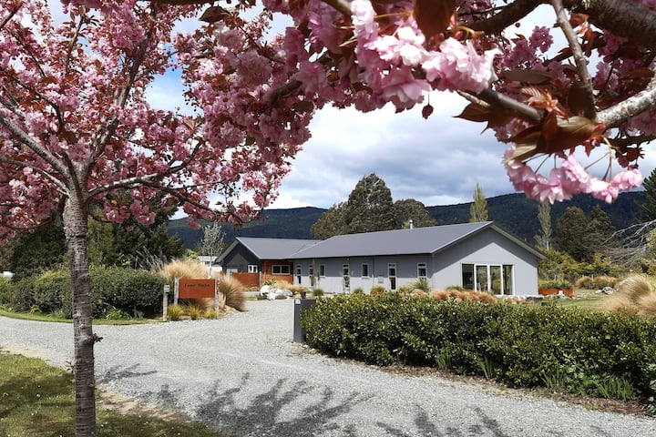 Manapouri - self catering  sparkling clean