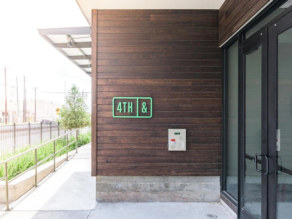 Downtown Oasis: Work, Pool, Gym and EV Park