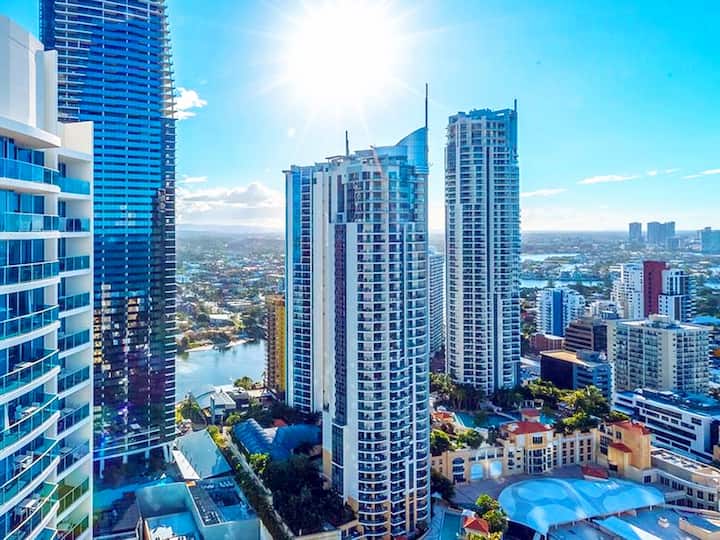 *Above Hilton - 2bdr Sky City Lv30 Parking/netflix - Surfers Paradise