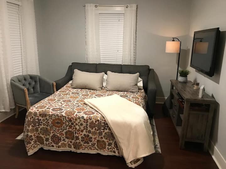 מיטת ספה זוגית רחבה