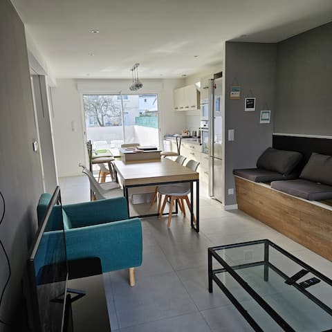 Top performing Airbnb: Large House 7 bedrooms 4 bathrooms 10 to 15 beds in Doulon Bottière