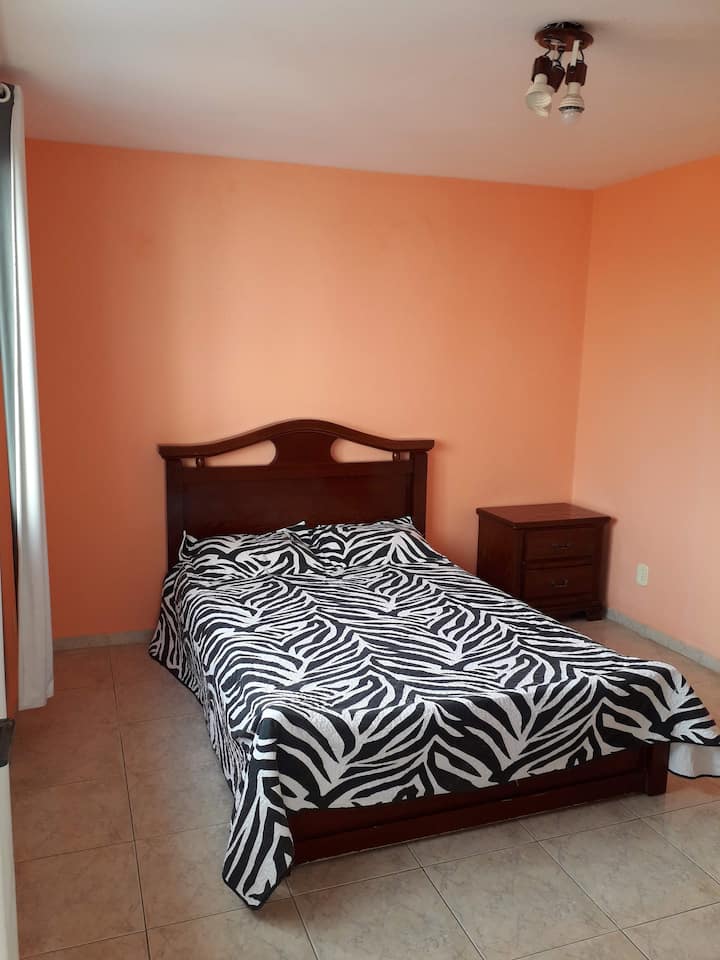 ห้องสวีทชั้นนำ: เตียงใหญ่ห้องพักขนาดใหญ่และเตียงนอนสบาย