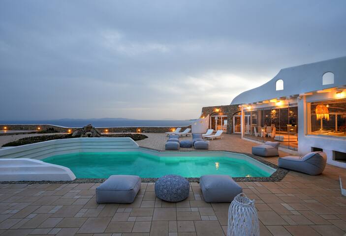 Luxury villa Clifftop 270 in Mykonos gallery image 3