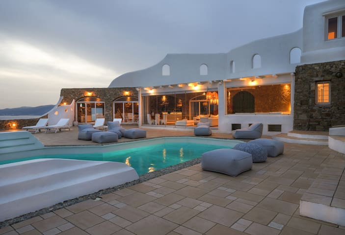 Luxury villa Clifftop 270 in Mykonos gallery image 2