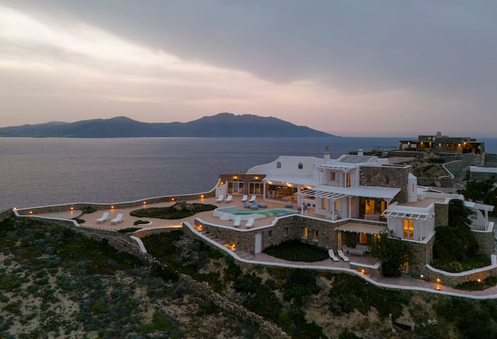 Luxury villa Clifftop 270 in Mykonos