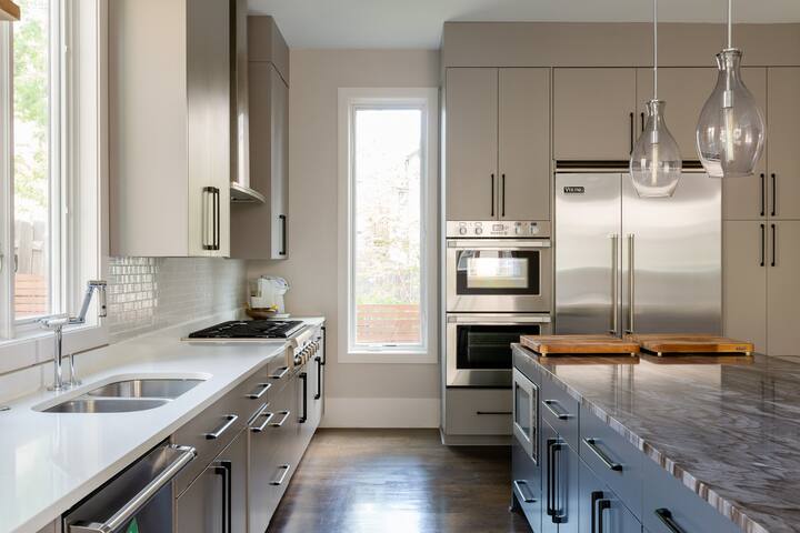 Linden Hills modern luxury home gallery image 5