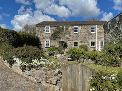 Autumn Sale! Pretty semi detached cottage.