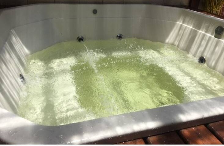 Penthouse w/Jacuzzi – Barbecue 200m from the Beach gallery image 2