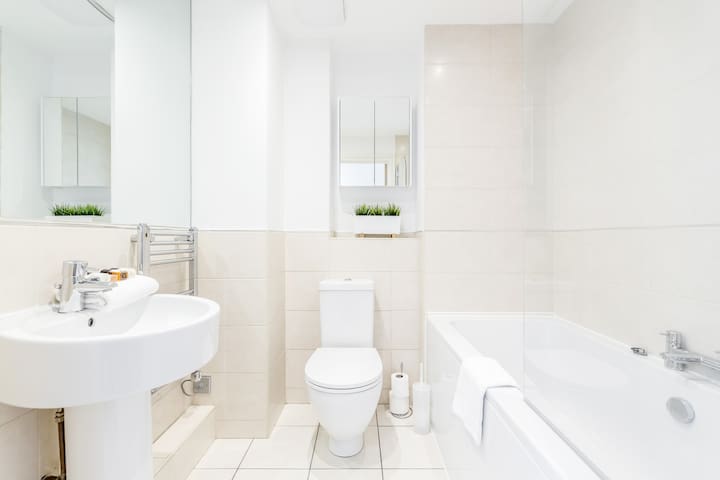 Roomspace Ltd managed Airbnb listing 3