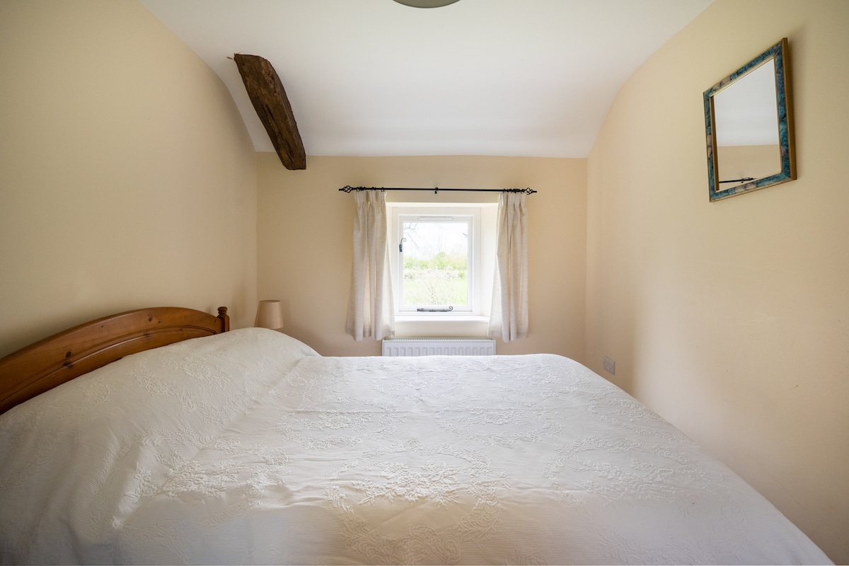 Dvokrevetna spavaća soba s ugrađenim garderoberom