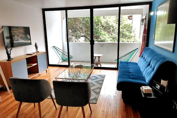 Designer 2BR | Balcony + City Views | Juárez