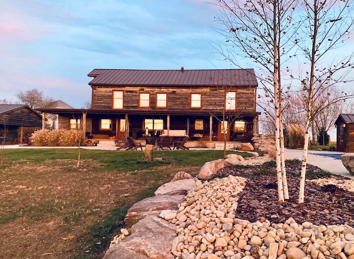 The Old Barn at Dry Run Farms w/Pool, Hot Tub Farm stays for Rent in