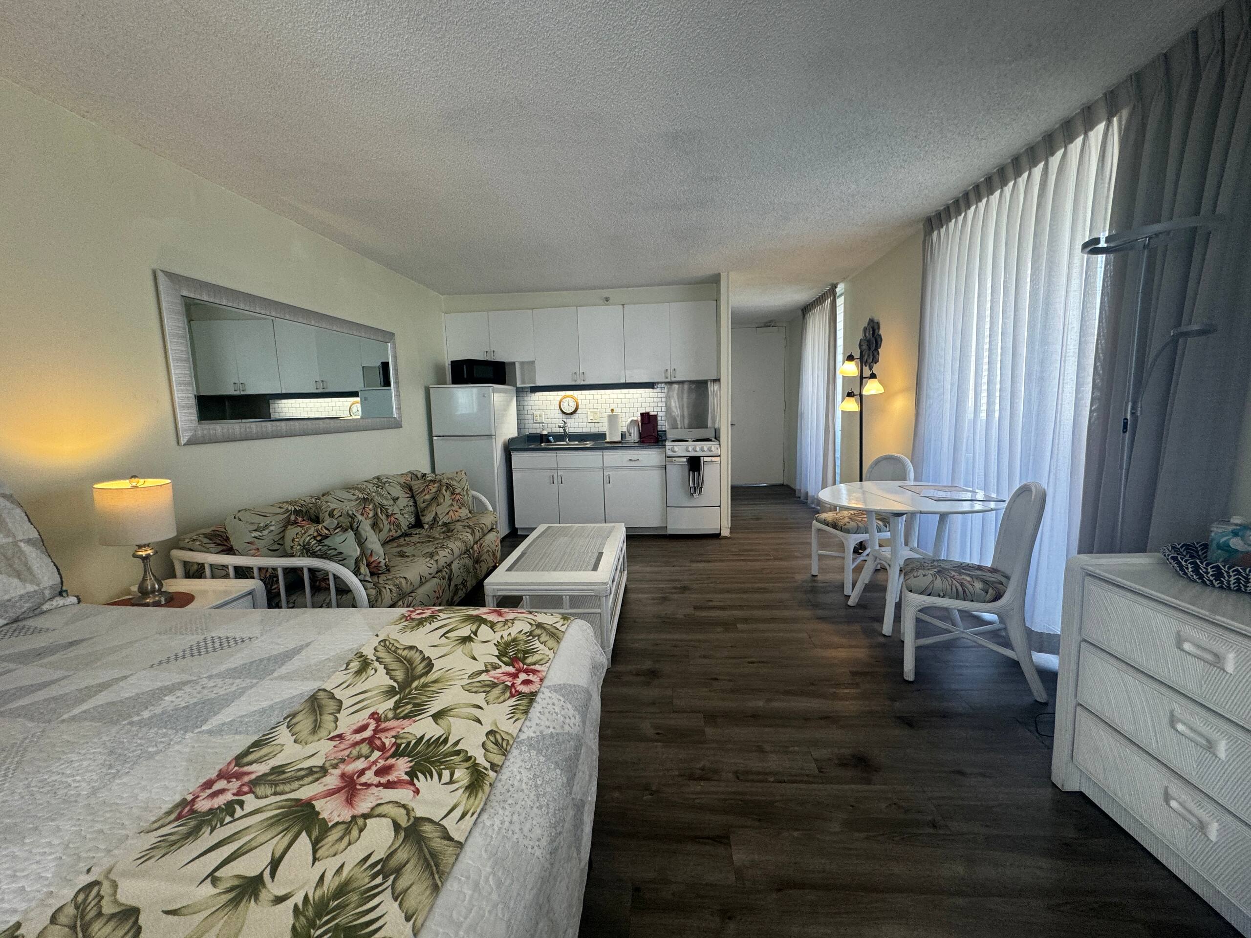 Condo in Honolulu · ★4.63 · Studio · 2 beds · 1 private bath - Image 28